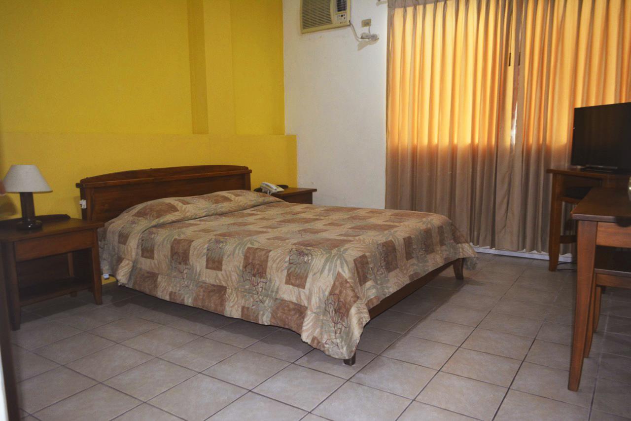 Hostal Solar Del Puerto Machala Kültér fotó